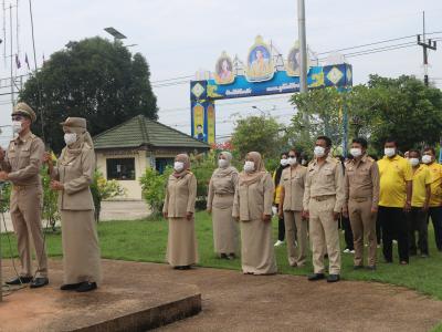 คณะผู้บริหารและพนักงาน อบต ร่วมกิจกรรมเคารพธงชาติ