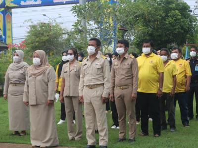 คณะผู้บริหารและพนักงาน อบต ร่วมกิจกรรมเคารพธงชาติ