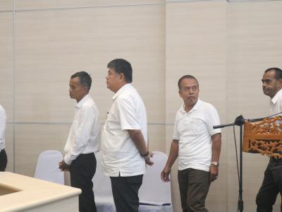 รองนายกอบต.ลุโบะบือซารับเกียรติบัตรของปปช.นราธิวาส