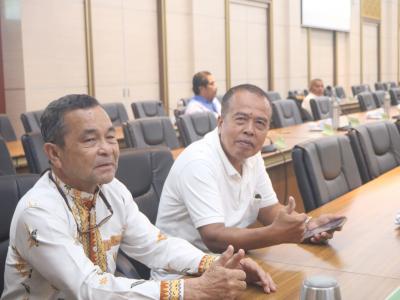 รองนายกอบต.ลุโบะบือซารับเกียรติบัตรของปปช.นราธิวาส