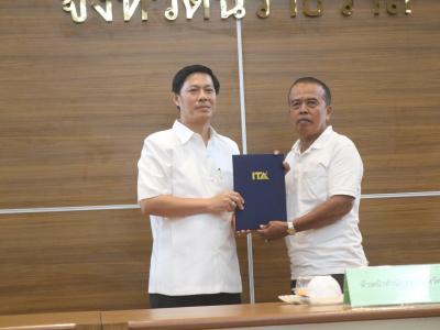 รองนายกอบต.ลุโบะบือซารับเกียรติบัตรของปปช.นราธิวาส