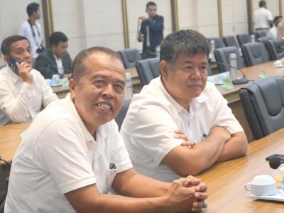 รองนายกอบต.ลุโบะบือซารับเกียรติบัตรของปปช.นราธิวาส