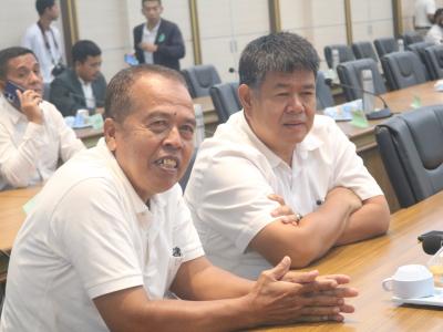 รองนายกอบต.ลุโบะบือซารับเกียรติบัตรของปปช.นราธิวาส
