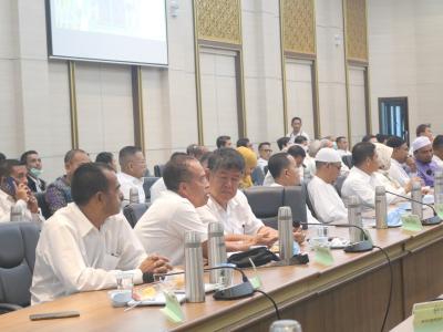 รองนายกอบต.ลุโบะบือซารับเกียรติบัตรของปปช.นราธิวาส