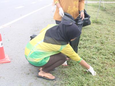 เจ้าหน้าที่พัฒนาบริเวณองค์การบริหารส่วนตำบลลุโบะบือซา