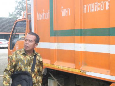 เจ้าหน้าที่พัฒนาบริเวณองค์การบริหารส่วนตำบลลุโบะบือซา