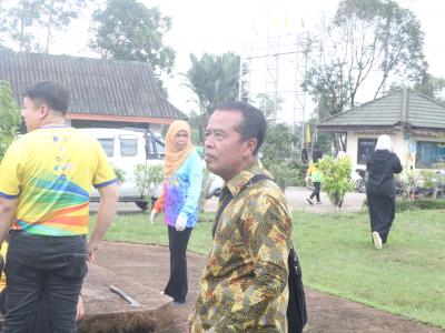 เจ้าหน้าที่พัฒนาบริเวณองค์การบริหารส่วนตำบลลุโบะบือซา