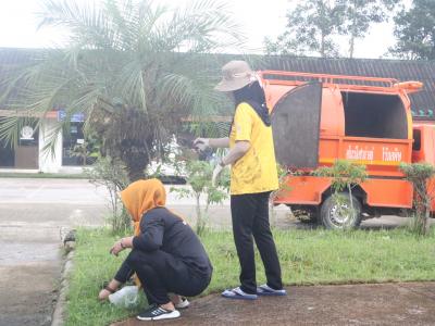 เจ้าหน้าที่พัฒนาบริเวณองค์การบริหารส่วนตำบลลุโบะบือซา