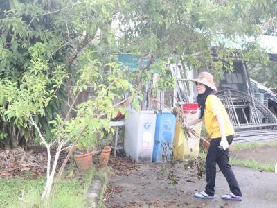เจ้าหน้าที่พัฒนาบริเวณองค์การบริหารส่วนตำบลลุโบะบือซา