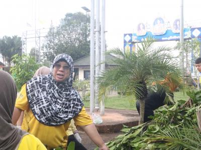 เจ้าหน้าที่พัฒนาบริเวณองค์การบริหารส่วนตำบลลุโบะบือซา