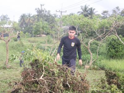 เจ้าหน้าที่พัฒนาบริเวณองค์การบริหารส่วนตำบลลุโบะบือซา