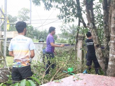 เจ้าหน้าที่พัฒนาบริเวณองค์การบริหารส่วนตำบลลุโบะบือซา