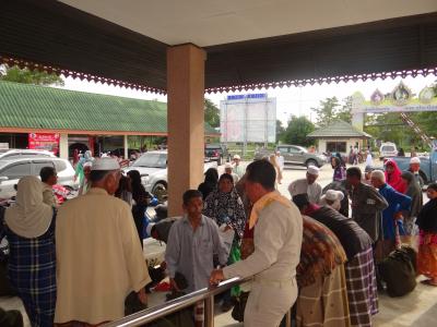พิธีมอบความช่วยเหลือพระราชทาน