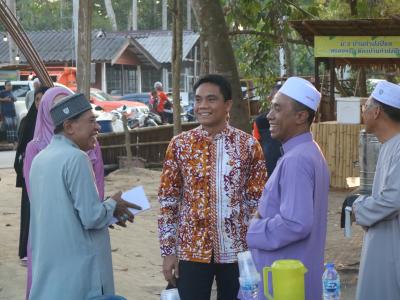 โครงการตำบลสัมพันธ์ร่วมละศิลอด และโครงการให้ความช่วยเหลือประชาชน