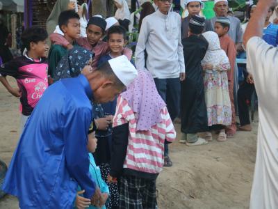 โครงการตำบลสัมพันธ์ร่วมละศิลอด และโครงการให้ความช่วยเหลือประชาชน