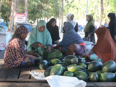 โครงการตำบลสัมพันธ์ร่วมละศิลอด และโครงการให้ความช่วยเหลือประชาชน