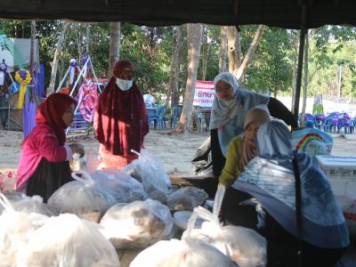 โครงการตำบลสัมพันธ์ร่วมละศิลอด และโครงการให้ความช่วยเหลือประชาชน