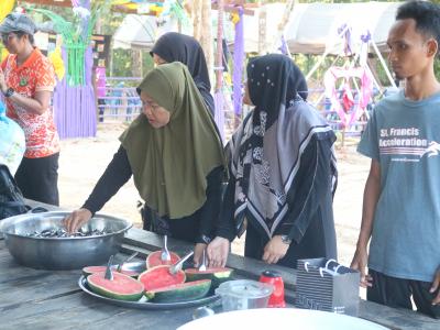 โครงการตำบลสัมพันธ์ร่วมละศิลอด และโครงการให้ความช่วยเหลือประชาชน