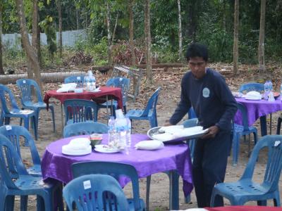 โครงการตำบลสัมพันธ์ร่วมละศิลอด และโครงการให้ความช่วยเหลือประชาชน