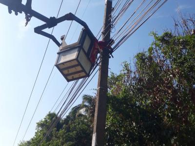 บริการซ่อมไฟ ช่วยเหลือประชาชนในพื้นที่ตำบลลุโบะบือซา
