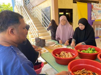 โครงการพัฒนาภูมิปัญญาท้องถิ่นด้านสมุนไพรในผู้สูงอายุและผู้พิการ