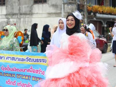 กิจกรรมเดินขบวนพาเหรดกีฬาชุมชนสัมพันธ์สำหรับเด็ก