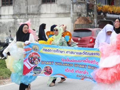 กิจกรรมเดินขบวนพาเหรดกีฬาชุมชนสัมพันธ์สำหรับเด็ก