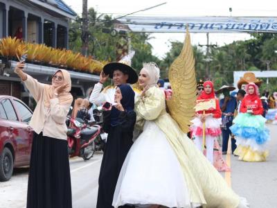กิจกรรมเดินขบวนพาเหรดกีฬาชุมชนสัมพันธ์สำหรับเด็ก
