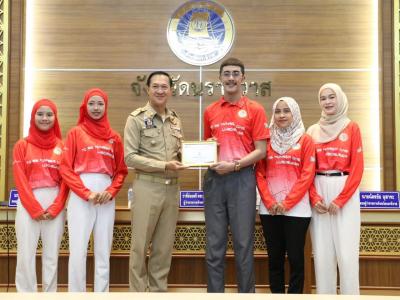 พิธีรับเกียรติบัตร TO BE NUMBER ONE