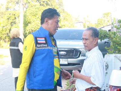 ลงพื้นที่แจกเงิน10,000 บาท ตามนโยบายรัฐบาล