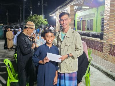 นายกได้รับเกียรติเป็นประธานในการมอบทุนซากาตให้นักเรียน (ตาดีกา)