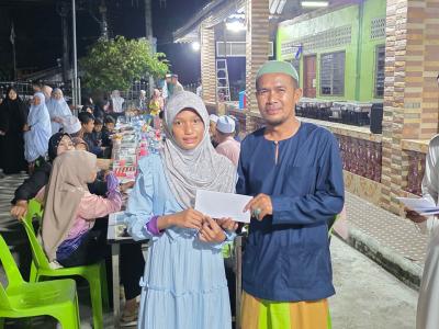 นายกได้รับเกียรติเป็นประธานในการมอบทุนซากาตให้นักเรียน (ตาดีกา)