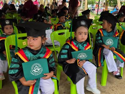 พิธีมอบวุฒิบัตรบัณฑิตน้อย 2 โรงเรียน