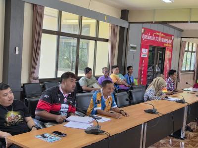 ประชุมปรึกษาหารือเพื่อเตรียมความพร้อมในการจัดงานการแข่งขันฟุตบอล