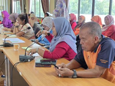 ประชุมปรึกษาหารือเพื่อเตรียมความพร้อมในการจัดงานการแข่งขันฟุตบอล