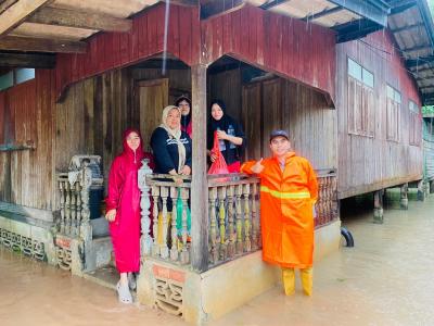 โรงครัวน้ำใจ " ห่วงใยผู้ประสบภัยน้ำท่วม..เราไม่ทิ้งกัน