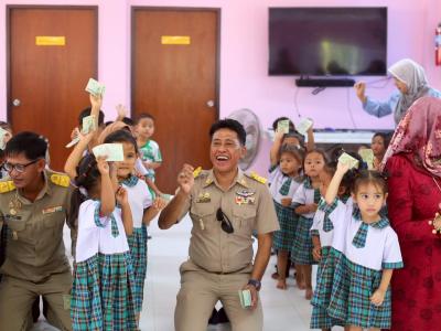 ต้อนรับเลขานายกพร้อมสมาชิกสภาองค์การบริหารส่วนตำบลลุโบะบือซา