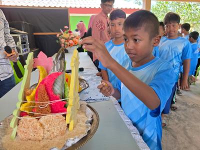 กิจกรรมพิธี “เข้าสุนัต” หรือการขลิบหนังหุ้มปลายอวัยวะเพศชาย