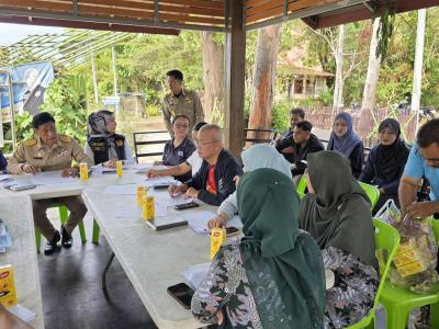 ประชุมเตรียมความพร้อมการประกวดโครงการคัดเลือกหมู่บ้านเข้มแข็ง