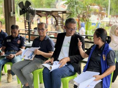 จังหวัดนราธิวาสลงพื้นที่ตรวจสถานที่ประเมินหมู่บ้าน