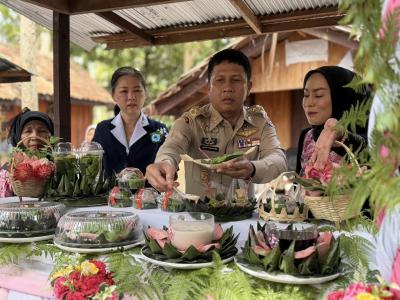 แผ่นดินธรรม แผ่นดินทอง