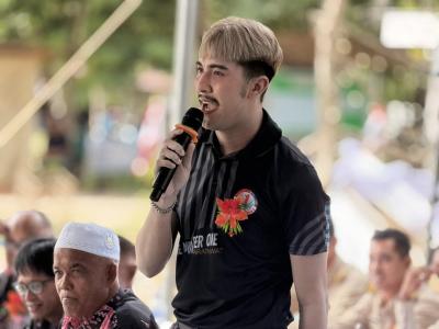 แผ่นดินธรรม แผ่นดินทอง