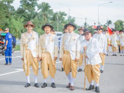 ขบวนเดินพาเหรดการแข่งขันกีฬากรีฑ กีฬาสีกลุ่มน้ำพุเสด็จ ครั้ง4