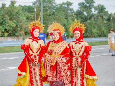 ขบวนเดินพาเหรดการแข่งขันกีฬากรีฑ กีฬาสีกลุ่มน้ำพุเสด็จ ครั้ง4