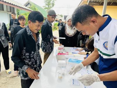 ตรวจปัสสาวะหาสารเสพติดในร่างกายของบุคลากร