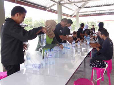นักศึกษาดูงานในพื้นที่ตำบลลุโบะบือซา