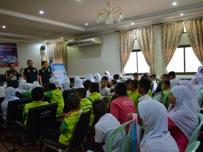 โครงการป้องกันและแก้ไขปัญหายาเสพติด หลักสูตรเยาวชนต้นกล้า