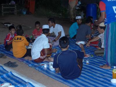 โครงการรอมฏอนสัญจรร่วมละศีลอด