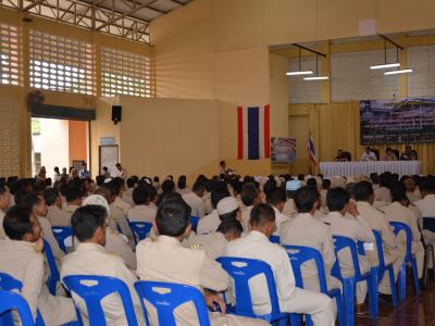 รับภาพการเข้ารับพระทานเกียรติบัตรและเข็มที่ระลึกของผู้มีผลการปฎิ