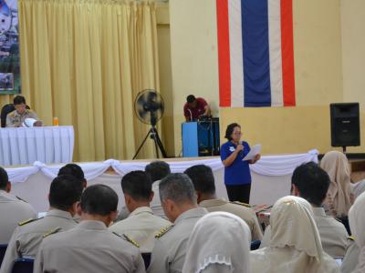 รับภาพการเข้ารับพระทานเกียรติบัตรและเข็มที่ระลึกของผู้มีผลการปฎิ